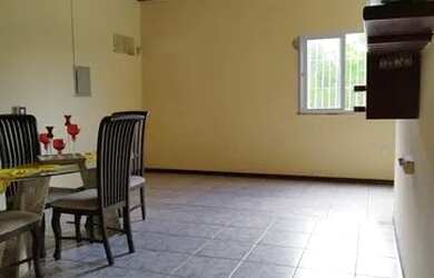 Imagem: A casa possui 4 Dormitórios, 4 Banheiros, 2 Vagas na garagem