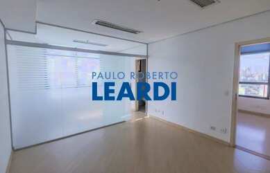 Imagem: O depósito possui 2 Vagas na garagem, 62m² de Área e está