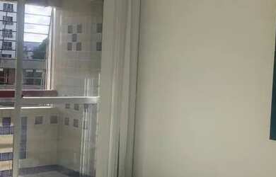 Imagem: O apartamento possui 3 Dormitórios, 1 Banheiro, 1 Vaga na garagem