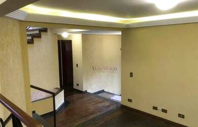 Imagem: A casa em condomínio possui 3 Dormitórios, 1 Banheiro e 384m²