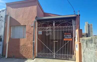 Imagem: A casa possui 2 Dormitórios, 1 Banheiro, 1 Vaga na garagem