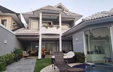 Imagem: A casa em condomínio possui 5 Dormitórios, 5 Banheiros, 2