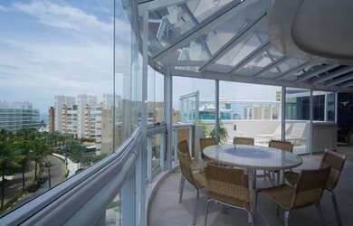 Imagem: O apartamento possui 4 Dormitórios, 1 Banheiro, 3 Vagas na