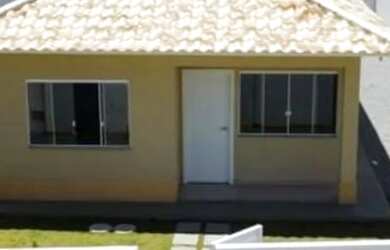 Imagem: A casa possui 2 Dormitórios, 1 Banheiro, 2 Vagas na garagem