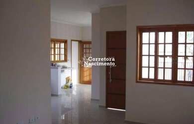 Imagem: A casa possui 3 Dormitórios, 2 Banheiros, 3 Vagas na garagem