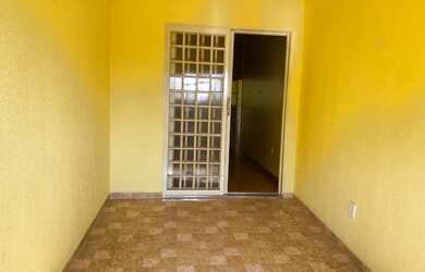 Imagem: A casa possui 2 Dormitórios, 1 Banheiro, 1 Vaga na garagem