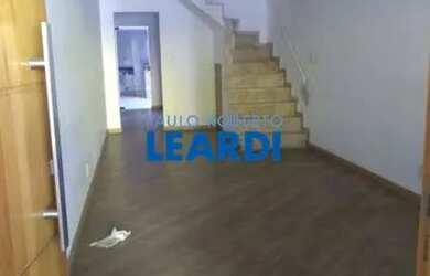 Imagem: O depósito possui 1 Vaga na garagem e 148m² de Área e está