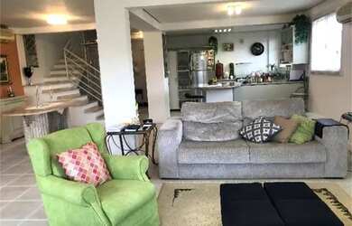 Imagem: A casa em condomínio possui 2 Dormitórios, 5 Banheiros, 3