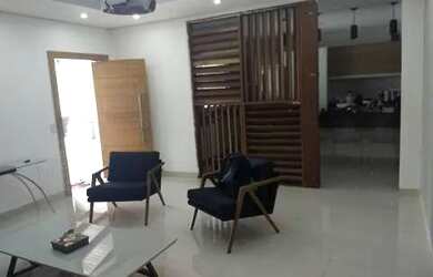 Imagem: A casa possui 3 Dormitórios, 2 Banheiros, 4 Vagas na garagem