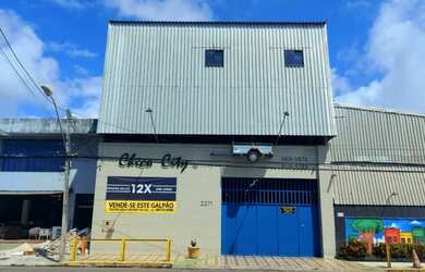 Imagem: A casa possui 3 Dormitórios, 4 Banheiros, 5 Vagas na garagem