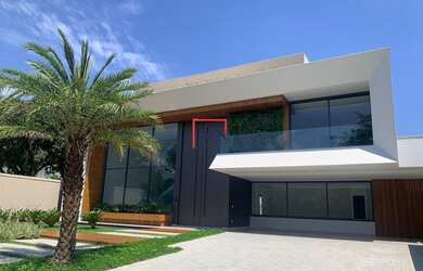 Imagem: A casa em condomínio possui 5 Dormitórios, 5 Banheiros, 4