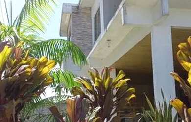 Imagem: A casa possui 3 Dormitórios, 4 Banheiros, 5 Vagas na garagem