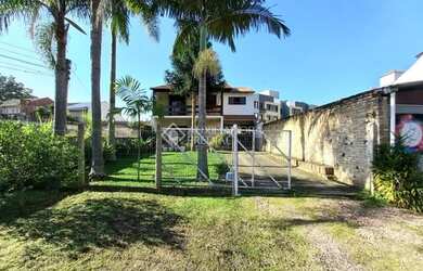 Imagem: A casa possui 5 Dormitórios, 4 Banheiros, 5 Vagas na garagem