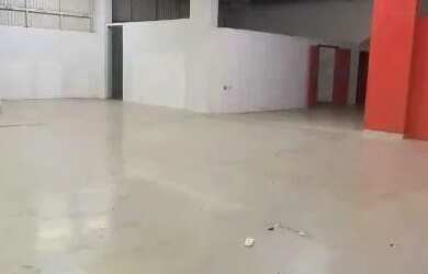 Imagem: O depósito possui 4 Vagas na garagem e 360m² de Área e está