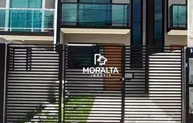 Imagem: A casa possui 3 Dormitórios, 2 Banheiros, 1 Vaga na garagem