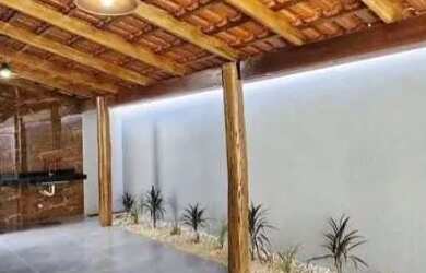 Imagem: A casa possui 2 Dormitórios, 1 Banheiro, 2 Vagas na garagem