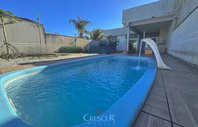 Imagem: A casa possui 2 Dormitórios, 1 Banheiro, 4 Vagas na garagem