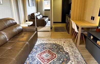 Imagem: O apartamento possui 1 Dormitório, 2 Banheiros, 1 Vaga na garagem