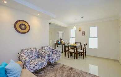 Imagem: A casa possui 3 Dormitórios, 3 Banheiros, 2 Vagas na garagem