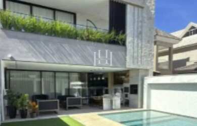 Imagem: A casa em condomínio possui 4 Dormitórios, 5 Banheiros, 2