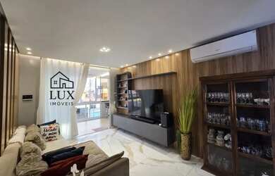 Imagem: A casa possui 3 Dormitórios, 2 Banheiros, 4 Vagas na garagem