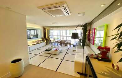 Imagem: O apartamento possui 4 Dormitórios, 4 Banheiros, 2 Vagas na