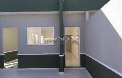 Imagem: A casa à venda possui 2 Dormitórios, 1 Banheiro, 2 Vagas na