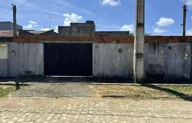 Imagem: A casa possui 2 Dormitórios, 1 Banheiro, 250m² de Área e