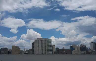 Imagem: O apartamento possui 1 Dormitório, 1 Banheiro, 1 Vaga na garagem