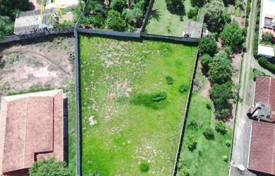 Imagem: O terreno possui 1500m² de Área e está localizado em Jardim