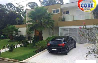 Imagem: A casa em condomínio possui 4 Dormitórios, 2 Banheiros, 5