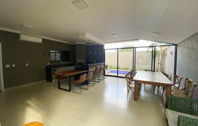 Imagem: A casa em condomínio possui 3 Dormitórios, 5 Banheiros, 4