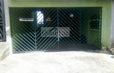 Imagem: A casa possui 3 Dormitórios, 2 Banheiros, 2 Vagas na garagem