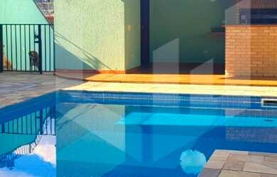 Imagem: A casa possui 4 Dormitórios, 5 Banheiros, 5 Vagas na garagem