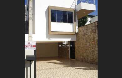 Imagem: A casa em condomínio possui 3 Dormitórios, 1 Banheiro, 4 Vagas