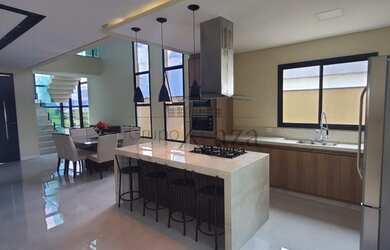 Imagem: A casa em condomínio possui 3 Dormitórios, 3 Banheiros, 4