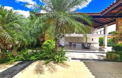 Imagem: A casa possui 4 Dormitórios, 4 Banheiros, 5 Vagas na garagem