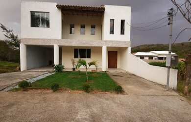 Imagem: A casa em condomínio possui 3 Dormitórios, 2 Banheiros, 3