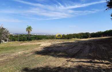 Imagem: O terreno possui 98.500m² de Área e está localizado em Zona