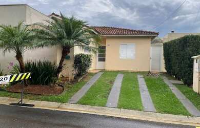 Imagem: A casa em condomínio possui 3 Dormitórios, 2 Banheiros, 2