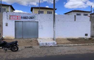 Imagem: A casa possui 2 Dormitórios, 2 Banheiros, 3 Vagas na garagem