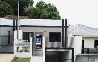 Imagem: A casa possui 2 Dormitórios, 1 Banheiro, 2 Vagas na garagem