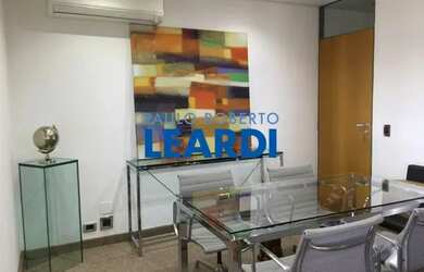 Imagem: O depósito possui 1 Vaga na garagem e 72m² de Área e está