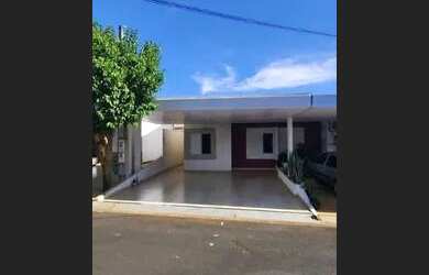 Imagem: A casa em condomínio possui 3 Dormitórios, 2 Banheiros, 2