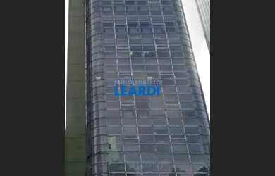 Imagem: O depósito possui 5 Vagas na garagem, 480m² de Área e está