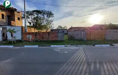 Imagem: A casa possui 1 Dormitório, 1 Banheiro, 4 Vagas na garagem