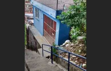 Imagem: A casa possui 3 Dormitórios, 1 Banheiro e está localizado