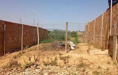 Imagem: O terreno possui 240m² de Área e está localizado em Petrópolis