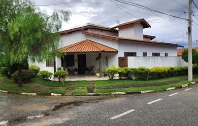 Imagem: A casa em condomínio possui 3 Dormitórios, 3 Banheiros, 2