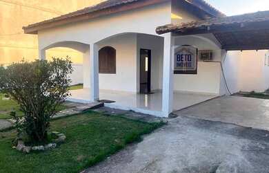 Imagem: A casa possui 3 Dormitórios, 3 Banheiros, 2 Vagas na garagem